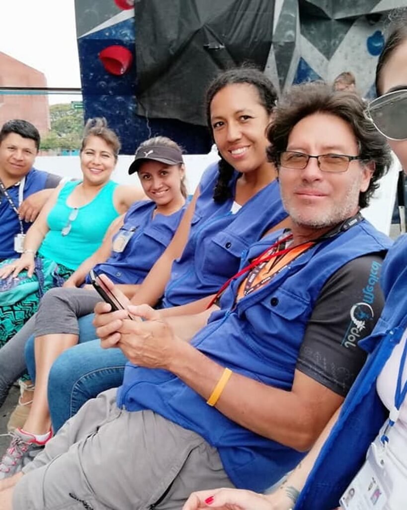 46692414_1925972067481166_1538975163993817088_n-ig-portrait-1080-1350 (1)