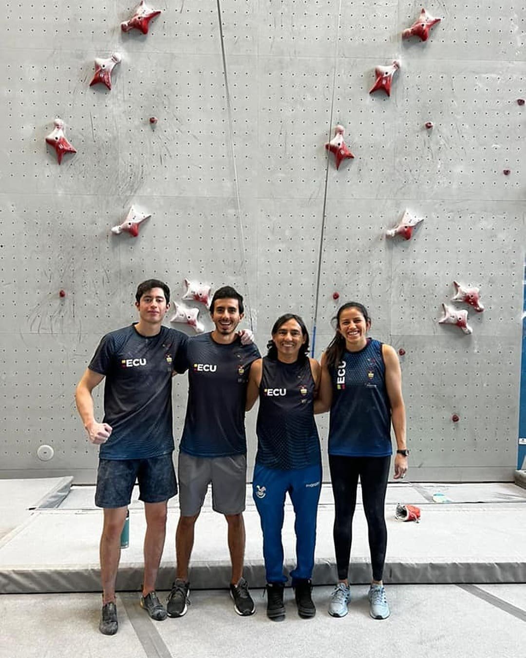 471150591_1681150159111088_8834997515492023864_n-ig-portrait-1080-1350 (1)