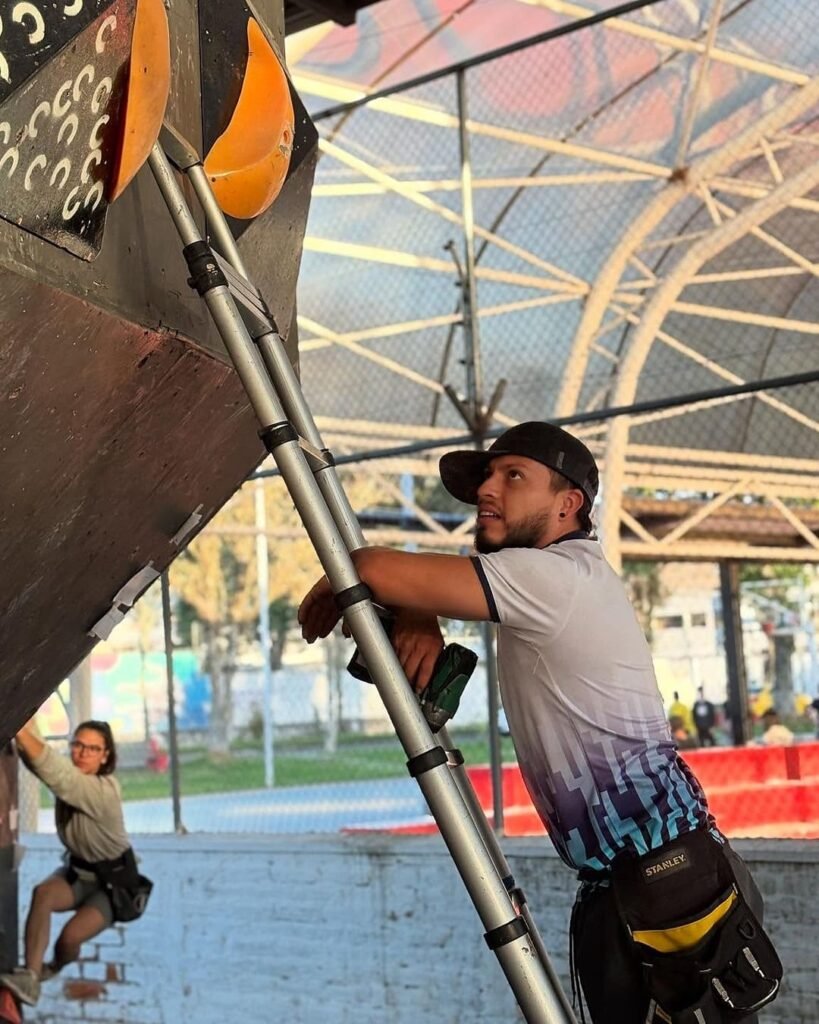 516763953_18512623357049415_2709161746413417270_n-ig-portrait-1080-1350 (1)